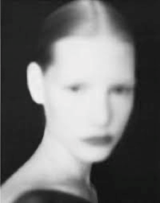 Kirsten, Romeo Gigli, Londres, 1988 © Paolo Roversi 